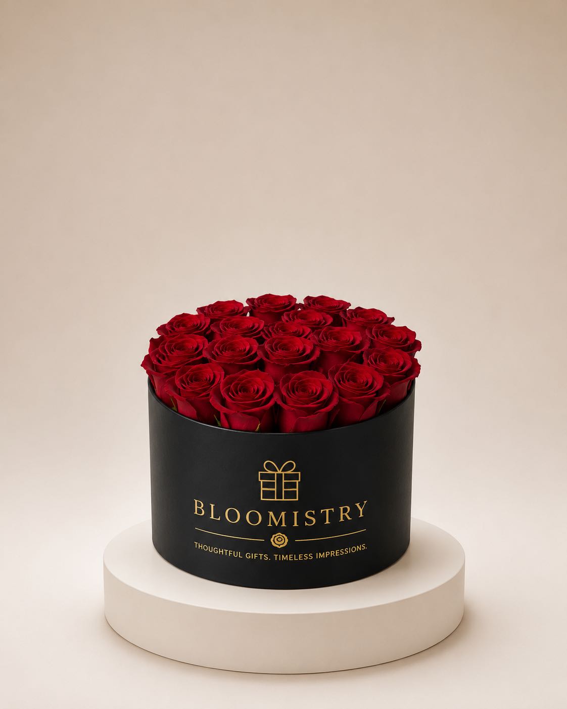 Red roses in black box premium